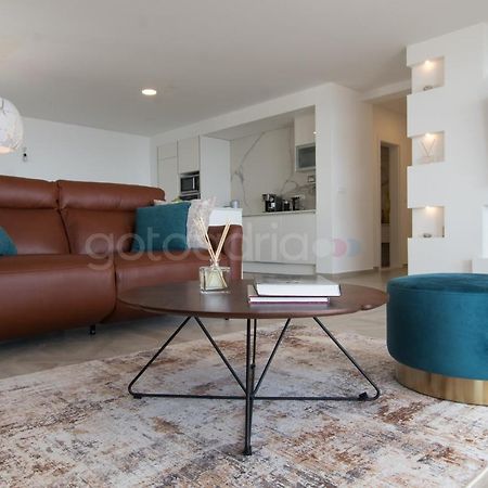 Villa Smaragd - Opal - Luxury Apt With Shared Pool And Private Hot Tub Makarska Ngoại thất bức ảnh
