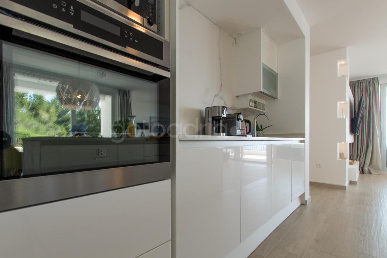 Villa Smaragd - Opal - Luxury Apt With Shared Pool And Private Hot Tub Makarska Ngoại thất bức ảnh