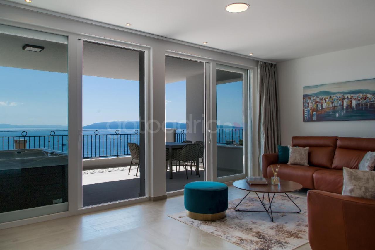Villa Smaragd - Opal - Luxury Apt With Shared Pool And Private Hot Tub Makarska Ngoại thất bức ảnh