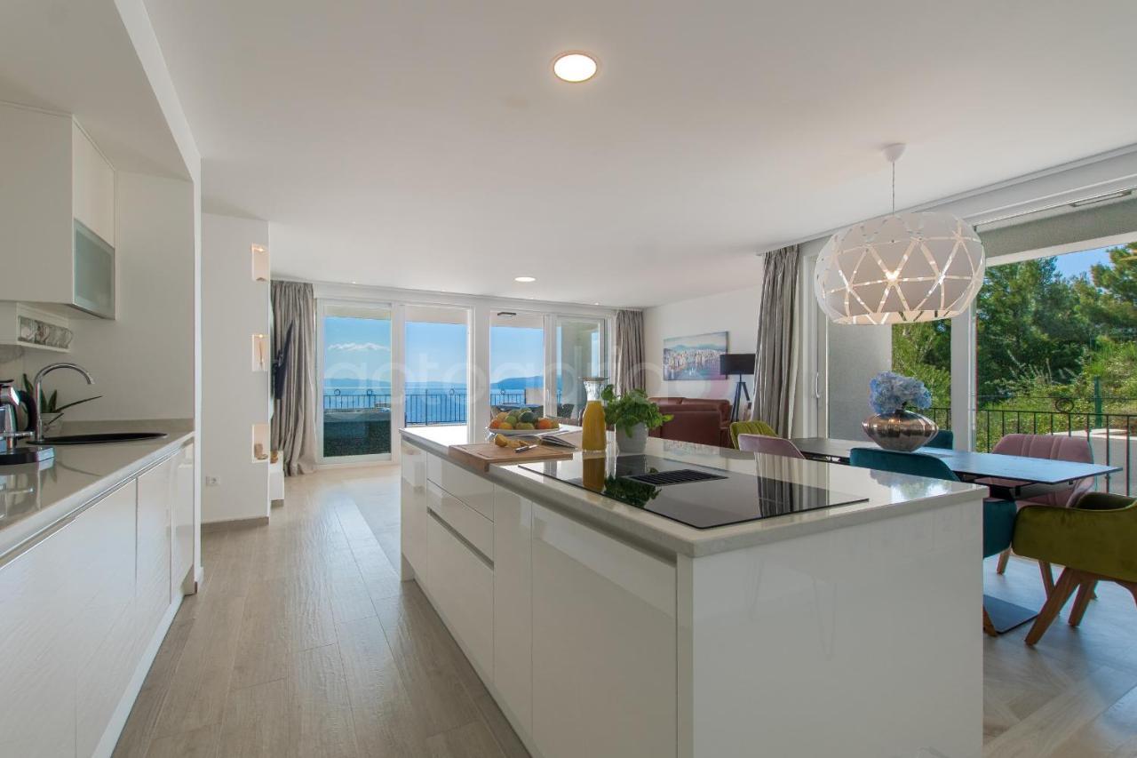 Villa Smaragd - Opal - Luxury Apt With Shared Pool And Private Hot Tub Makarska Ngoại thất bức ảnh