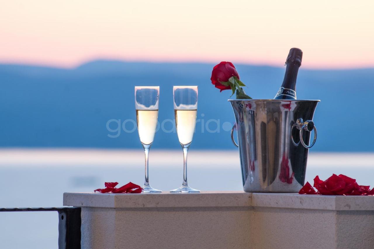 Villa Smaragd - Opal - Luxury Apt With Shared Pool And Private Hot Tub Makarska Ngoại thất bức ảnh