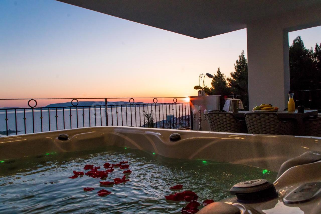 Villa Smaragd - Opal - Luxury Apt With Shared Pool And Private Hot Tub Makarska Ngoại thất bức ảnh