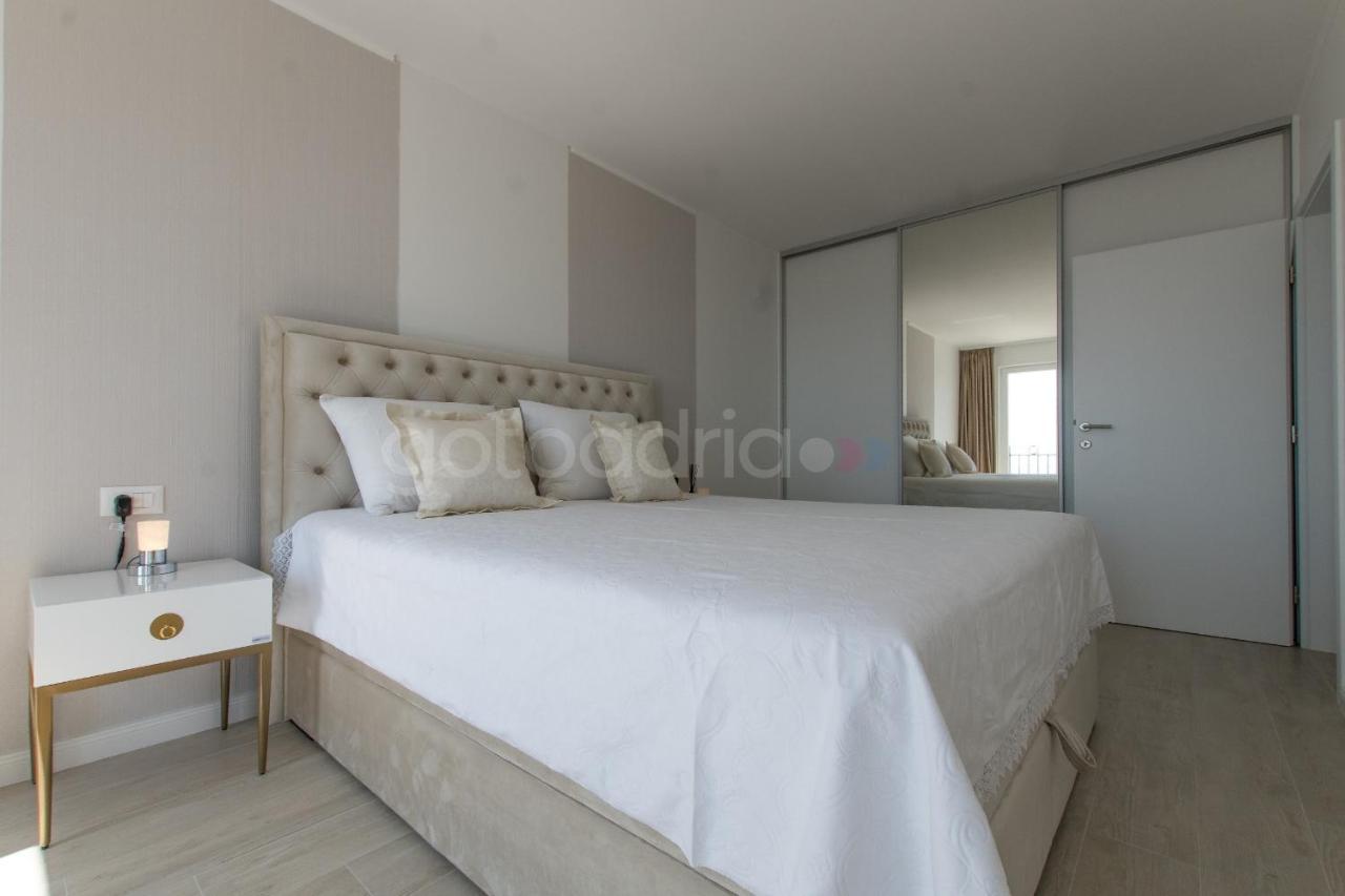 Villa Smaragd - Opal - Luxury Apt With Shared Pool And Private Hot Tub Makarska Ngoại thất bức ảnh