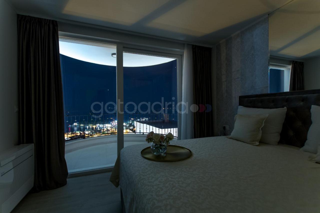 Villa Smaragd - Opal - Luxury Apt With Shared Pool And Private Hot Tub Makarska Ngoại thất bức ảnh