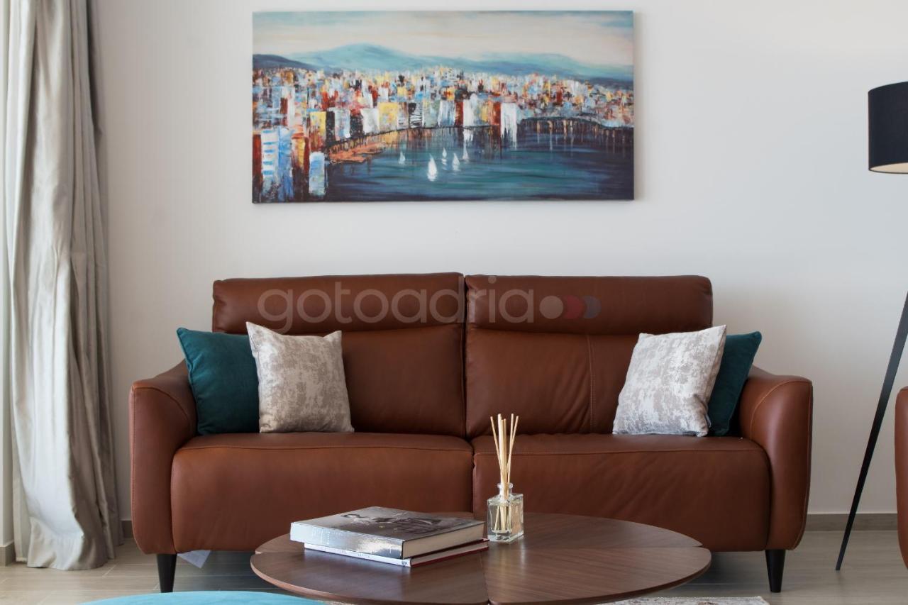 Villa Smaragd - Opal - Luxury Apt With Shared Pool And Private Hot Tub Makarska Ngoại thất bức ảnh
