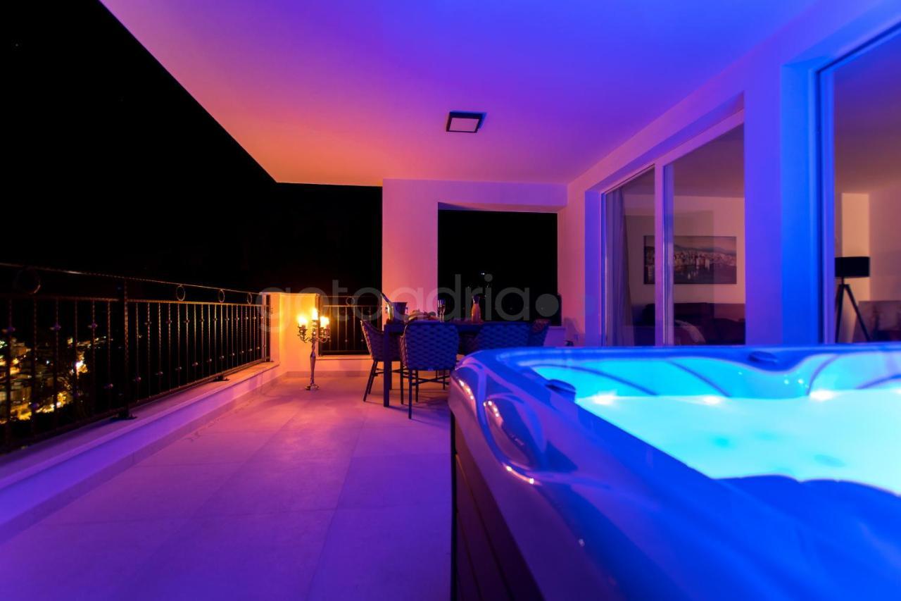Villa Smaragd - Opal - Luxury Apt With Shared Pool And Private Hot Tub Makarska Ngoại thất bức ảnh