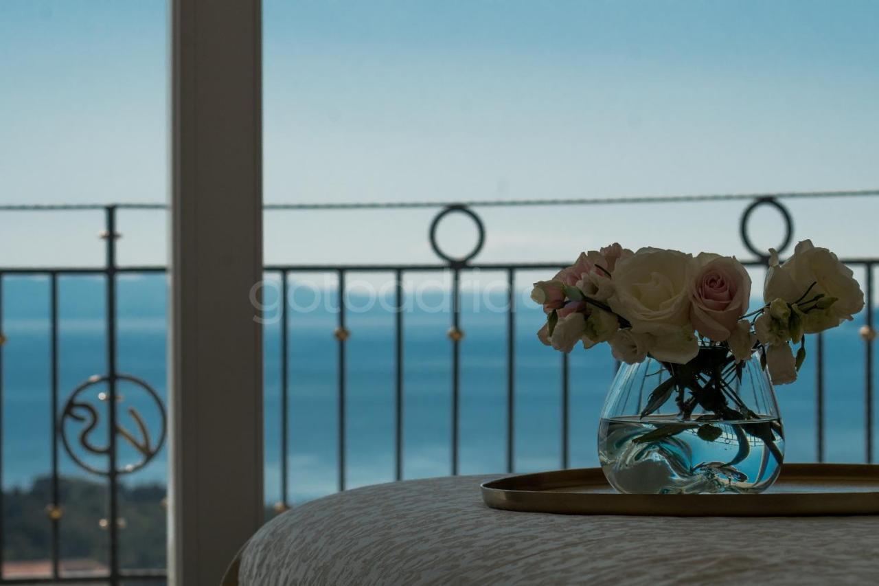 Villa Smaragd - Opal - Luxury Apt With Shared Pool And Private Hot Tub Makarska Ngoại thất bức ảnh