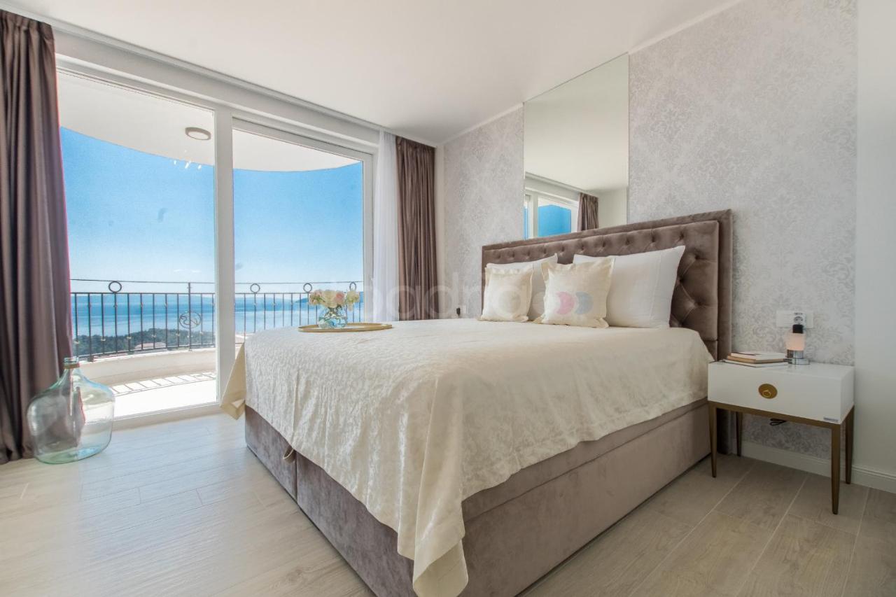 Villa Smaragd - Opal - Luxury Apt With Shared Pool And Private Hot Tub Makarska Ngoại thất bức ảnh
