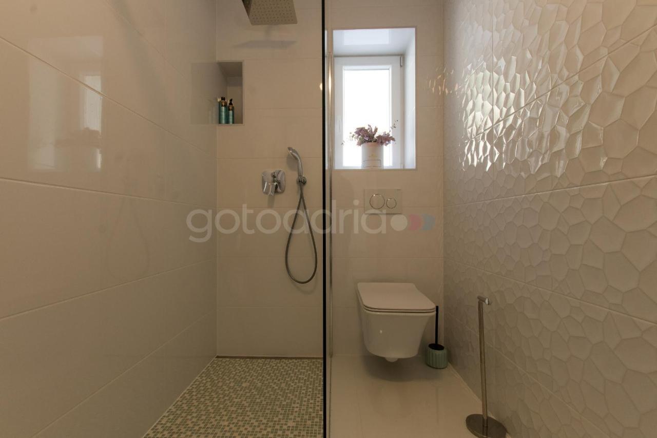 Villa Smaragd - Opal - Luxury Apt With Shared Pool And Private Hot Tub Makarska Ngoại thất bức ảnh