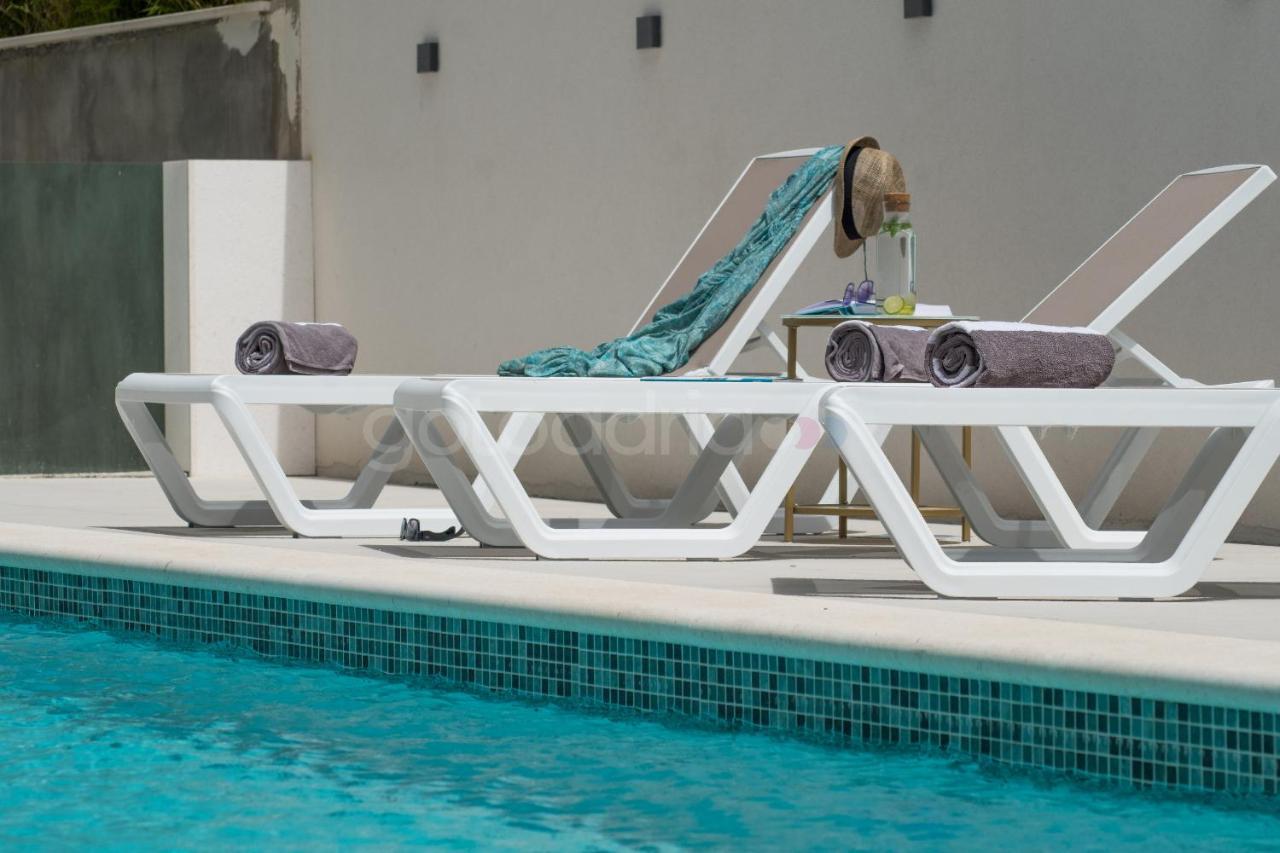 Villa Smaragd - Opal - Luxury Apt With Shared Pool And Private Hot Tub Makarska Ngoại thất bức ảnh