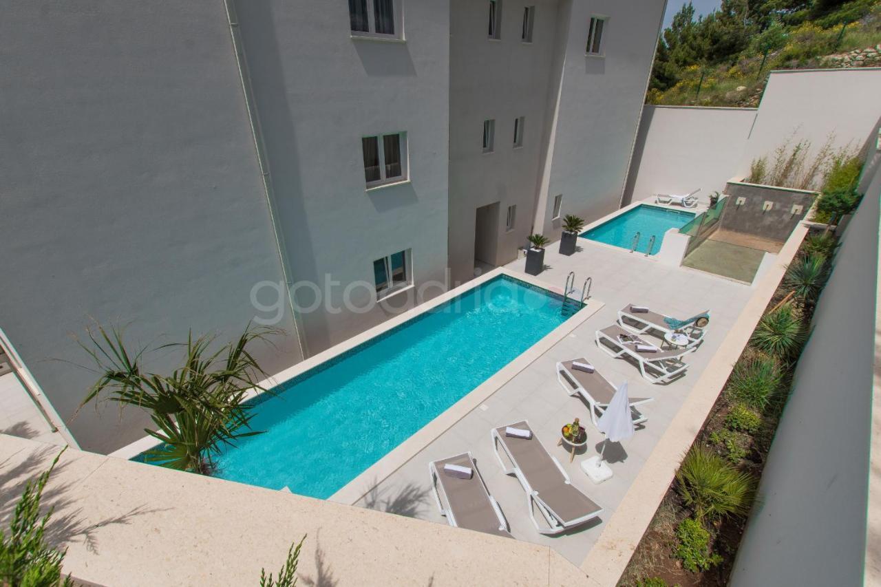 Villa Smaragd - Opal - Luxury Apt With Shared Pool And Private Hot Tub Makarska Ngoại thất bức ảnh