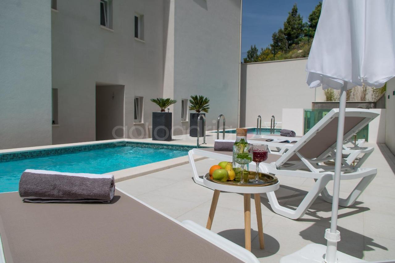 Villa Smaragd - Opal - Luxury Apt With Shared Pool And Private Hot Tub Makarska Ngoại thất bức ảnh